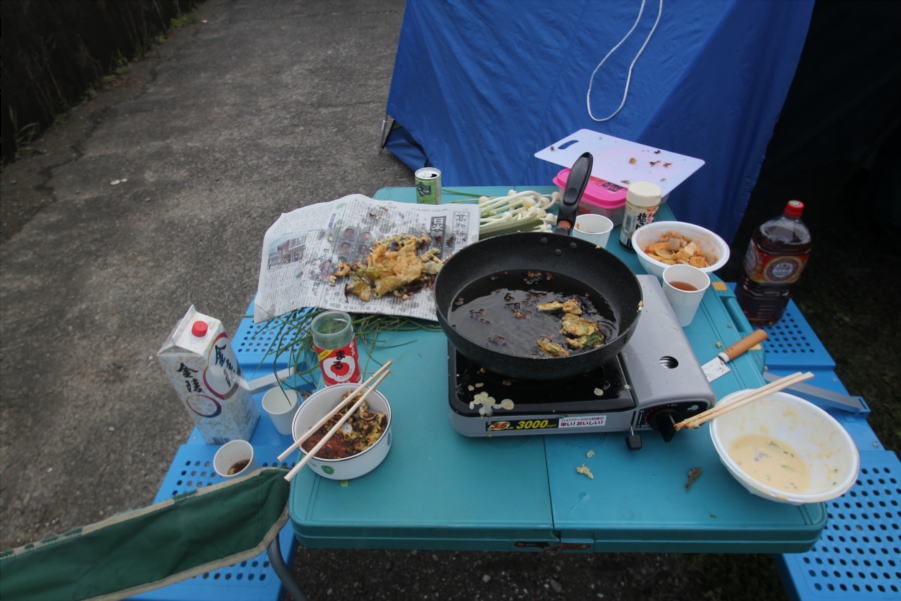 キャンプの食卓